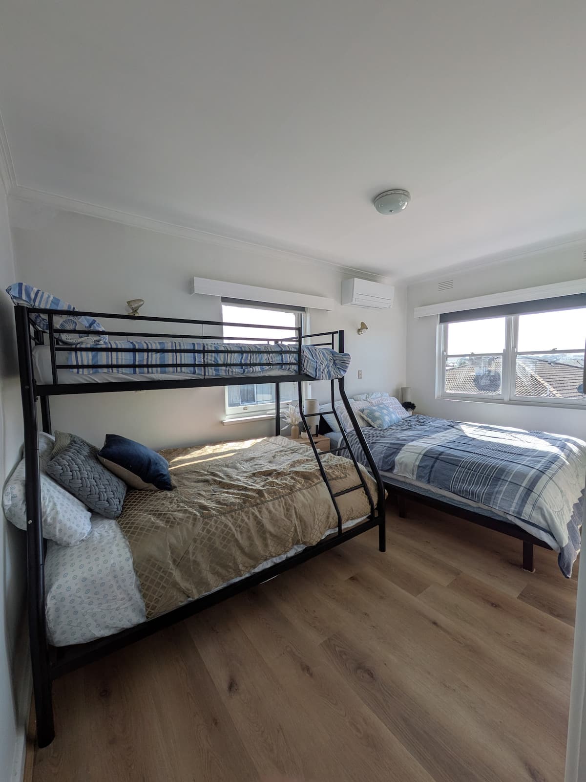 Bunk and single beds at Bonbeach Oasis